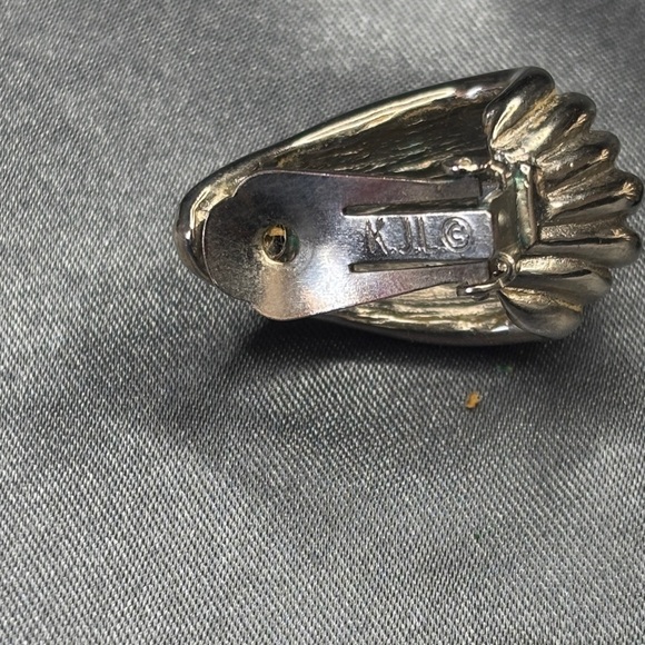 Kenneth Jay Lane Silver Shell Earrings - Picture 4 of 4